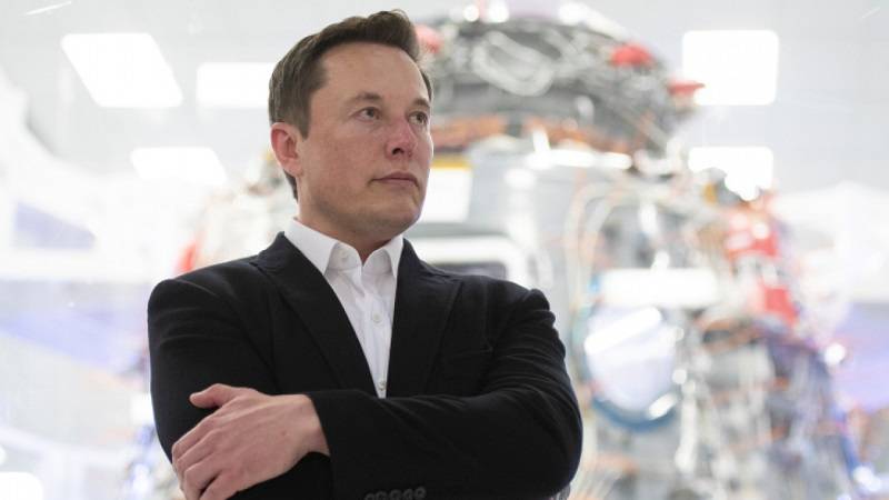 Elon Musk Twitter’a ara verdi