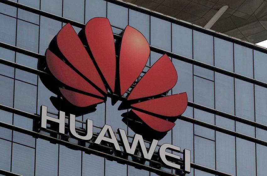 Dünyanın en büyük akıllı telefon üreticisi Huawei yerini koruyor