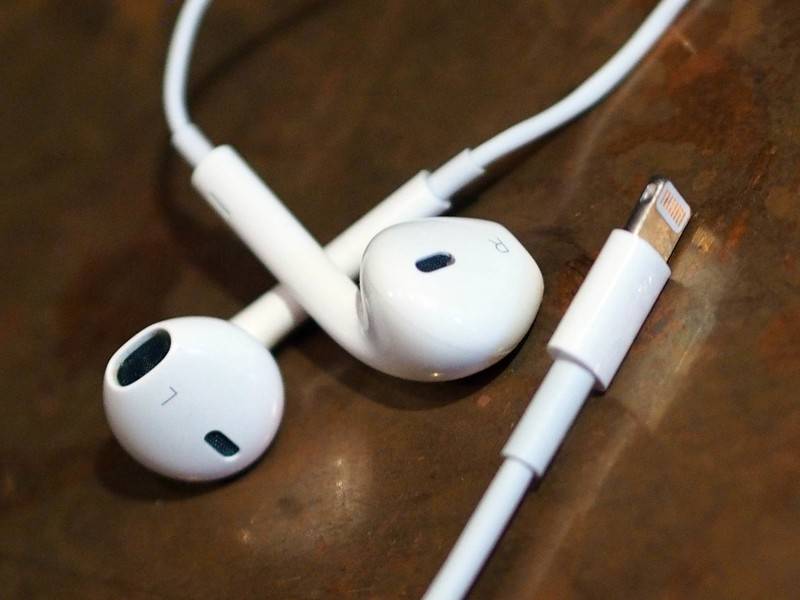 Apple tanıtımdan sonra EarPods kulaklıklara indirim yaptı