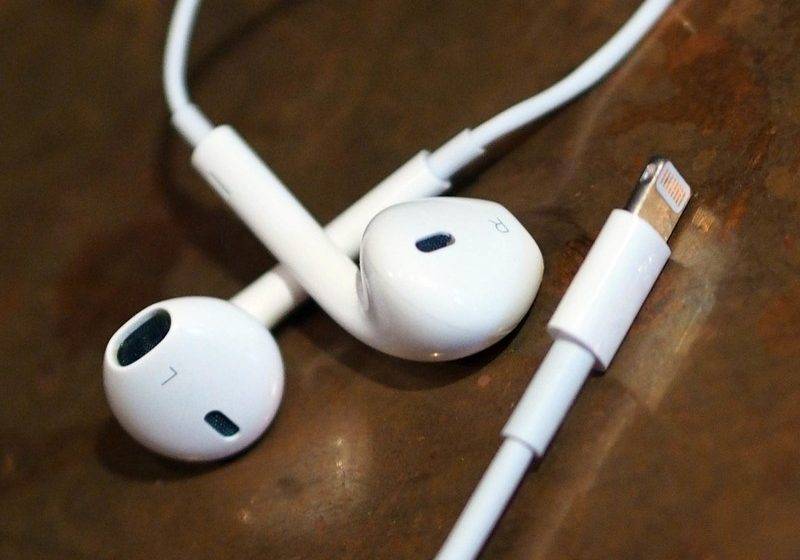 Apple tanıtımdan sonra EarPods kulaklıklara indirim yaptı